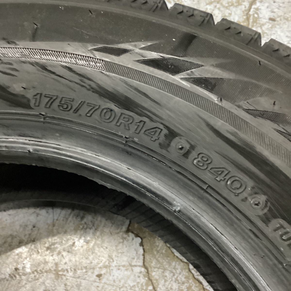 [W210A5S] 175/70R14 ブリヂストン ブリザック VRX2 2022年製 スタッドレスタイヤ 1本