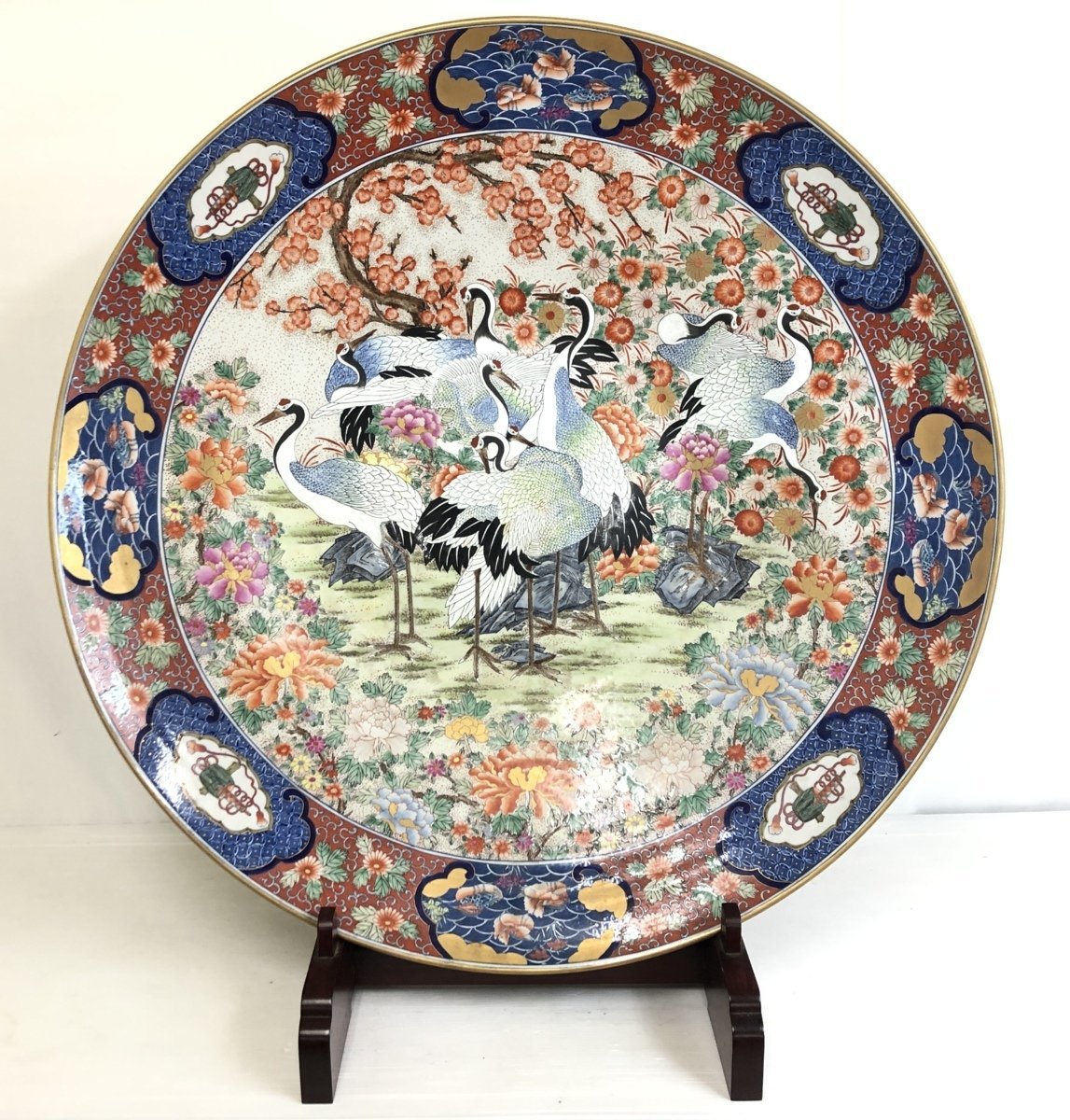 古伊万里、金彩染錦、双仙人、山河図。大皿。箱付き。 古伊万里、金彩染