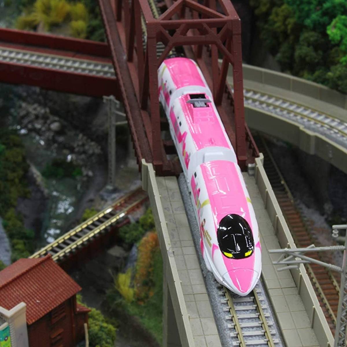 Zゲージ 500系新幹線 ハローキティ 鉄道模型 ストラクチャー ジオラマ 送料無料 極小