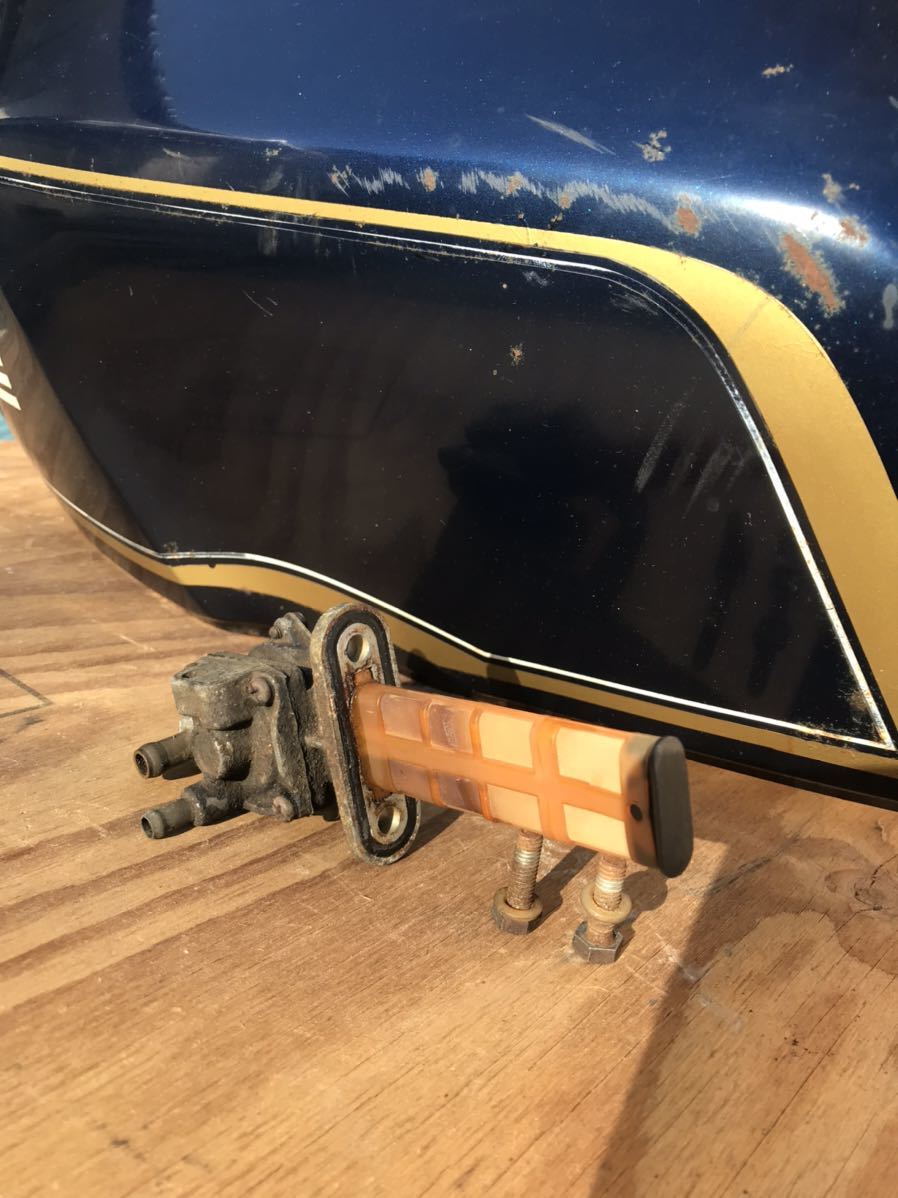 Z750FX純正タンク 純正タンク Ｚ７５０ＦＸ カワサキ z750FX純正燃料タンクです。車両を売却 ３型 社外品２個