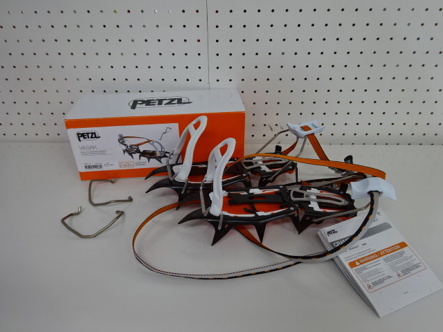【美品】PETZL バサック レバーロックユニバーサル ペツル アイゼン 登山その他 030565001