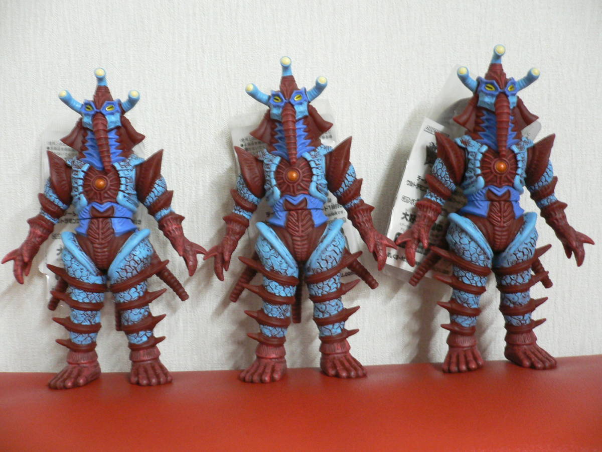 ウルトラ怪獣 スーパーヒッポリト星人 タグ付きソフビ 3体セット 