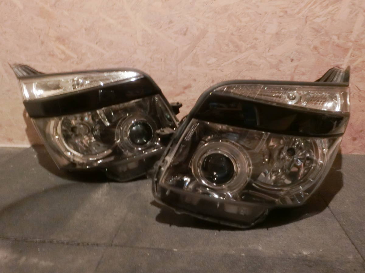トヨタ　ヴォクシー　左ヘッドライト　ZRR75 ヴォクシー VOXY ZRR70 ZRR75 前期 純正 HID キセノン ヘッドライト