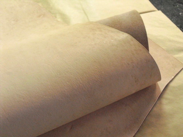 牛　ヌメ革　ナチュラル（生成り）・約2.3mm前後　234デシ　国産