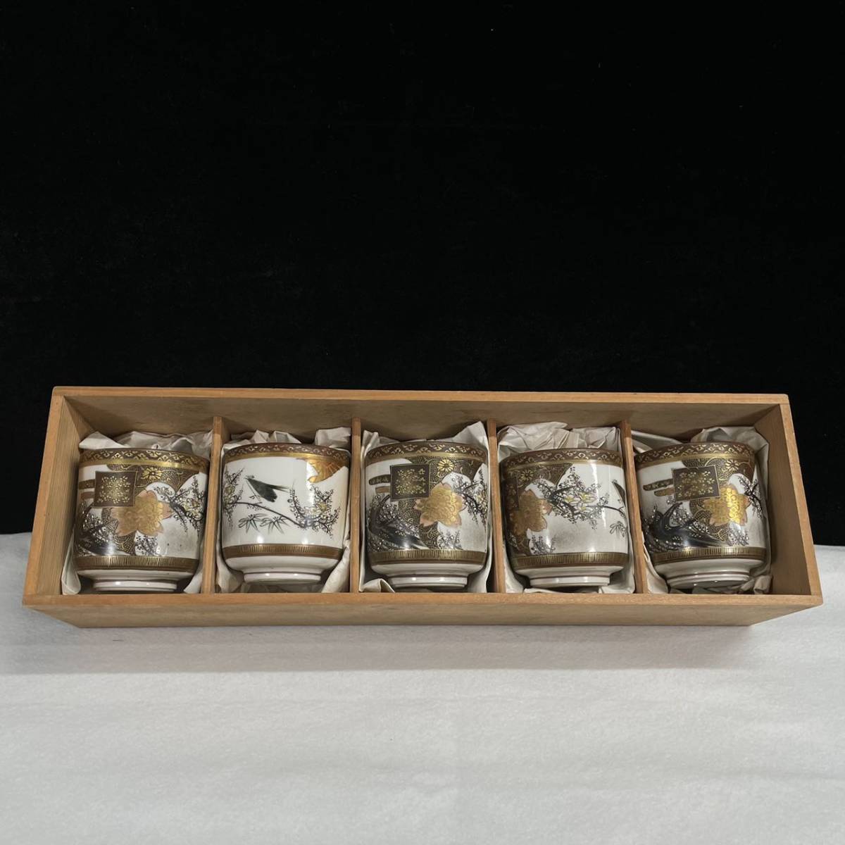 【随心堂】九谷焼　細字　句入り　赤絵花鳥文　杯5客　湯呑み　 共箱付　古美術　H19 九谷焼 | 湯呑み