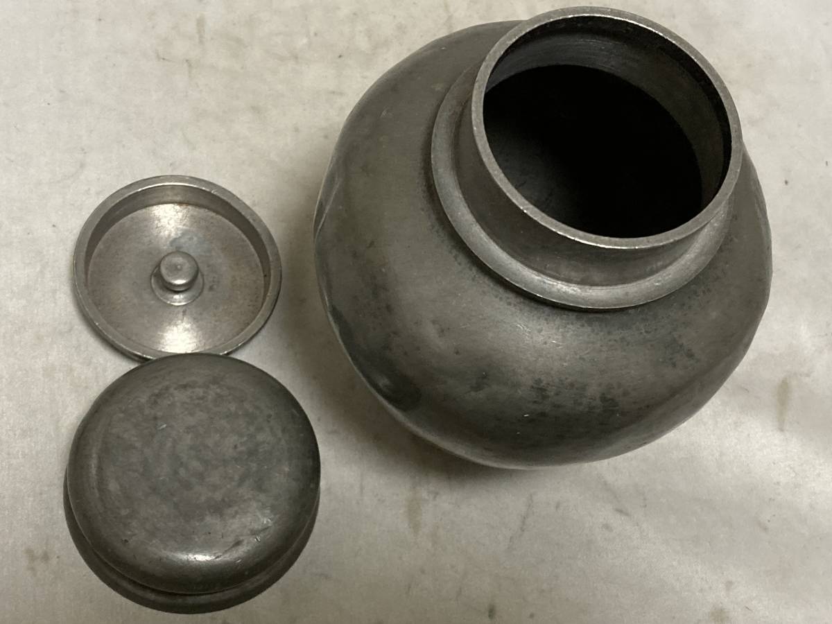 蔵六居作 錫製 茶入れ 約2kg 耳付 茶壺 茶心壺 茶道具 中国茶器 蔵六居作 錫製 茶入れ 約2kg 耳付 茶壺 茶心壺 茶道具 中国茶器