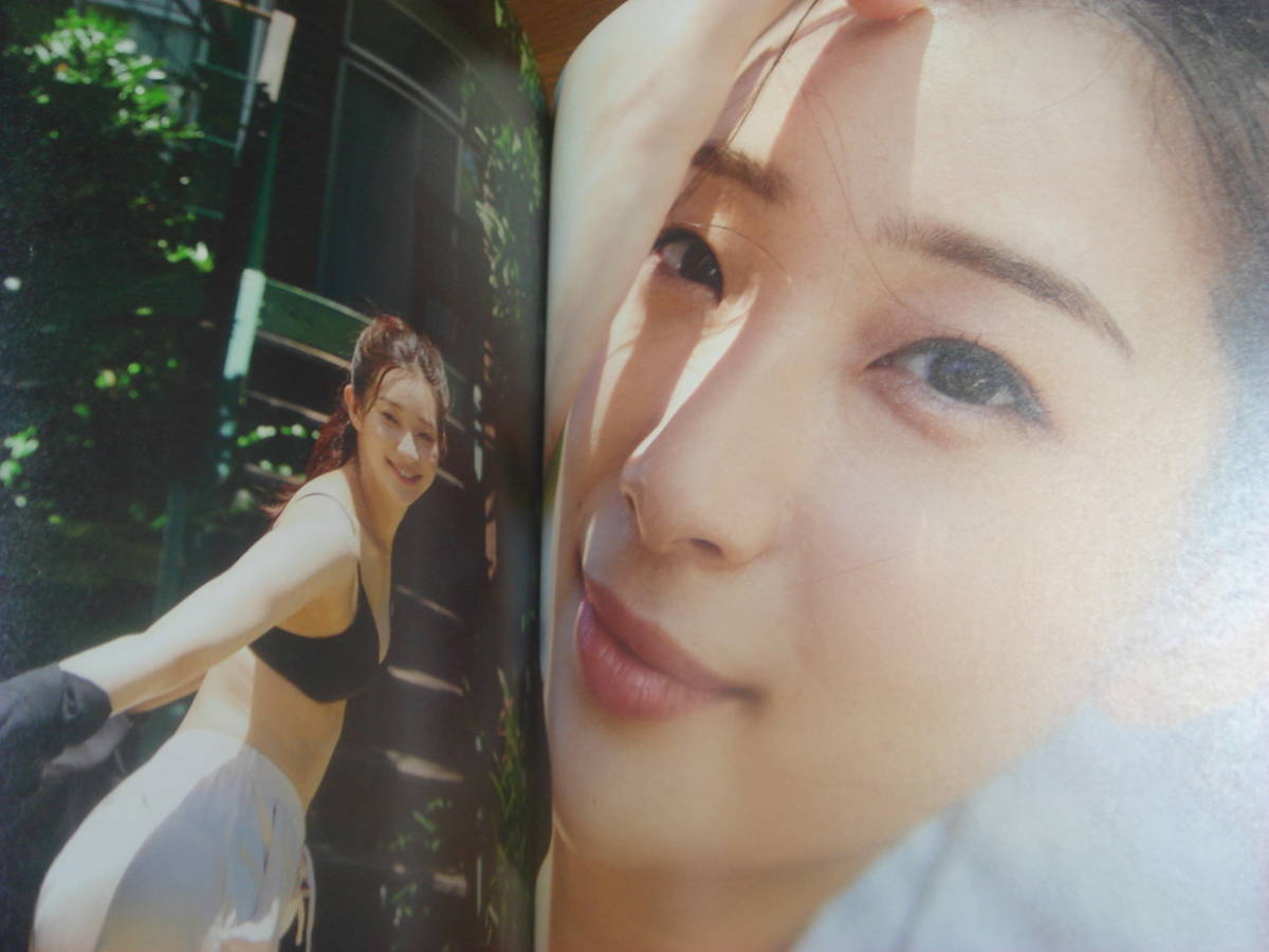 足立梨花メモリアル写真集(直筆サイン入り)☆レア☆「帯付・第1刷