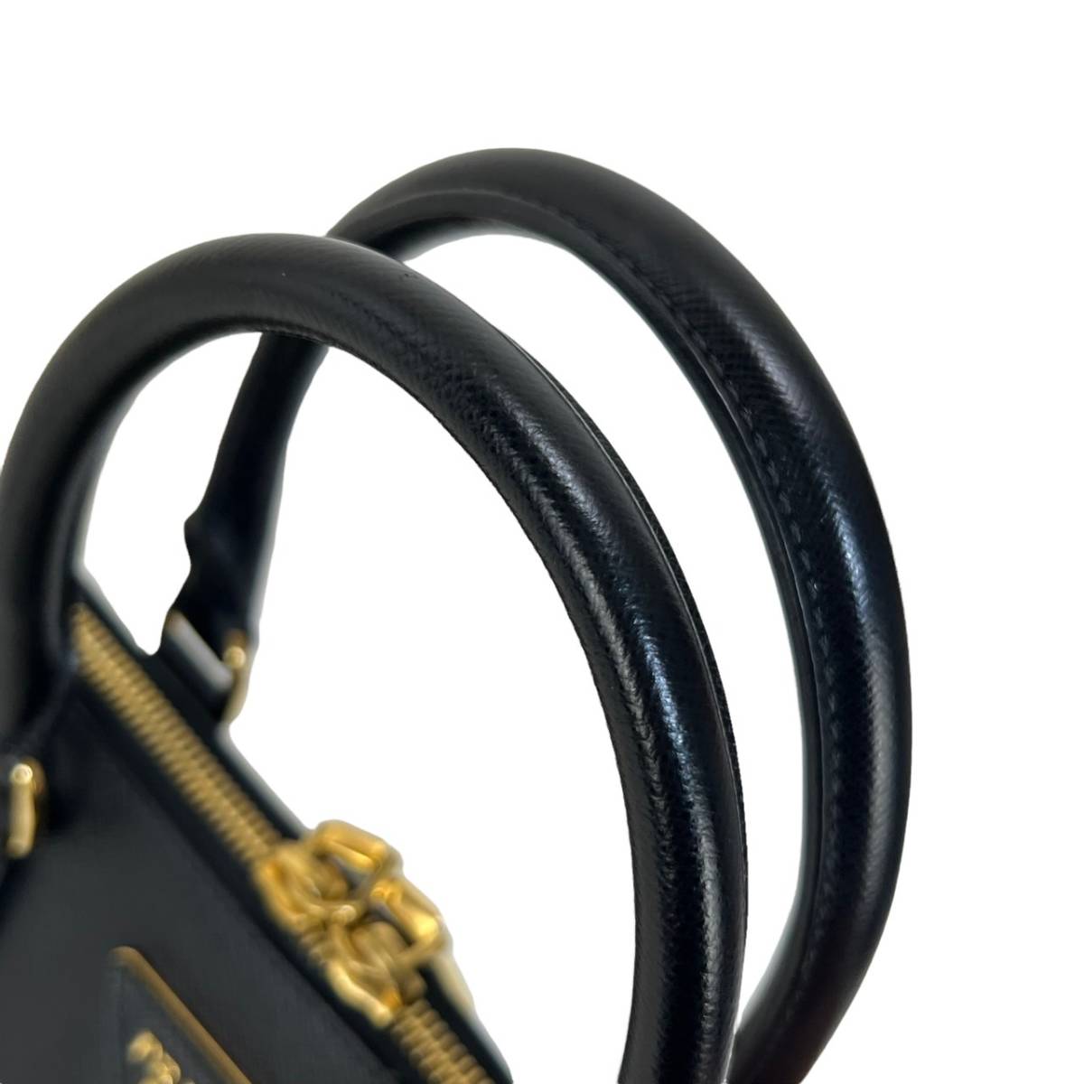☆美品☆ PRADA プラダ ハンドバッグ サフィアーノレザー エンボス オールレザー 黒 ブラック 三角タグ フォーマル 鑑定済み 正規品 サフィアーノレザー プラダ PRADA 国内発 関税込 トート