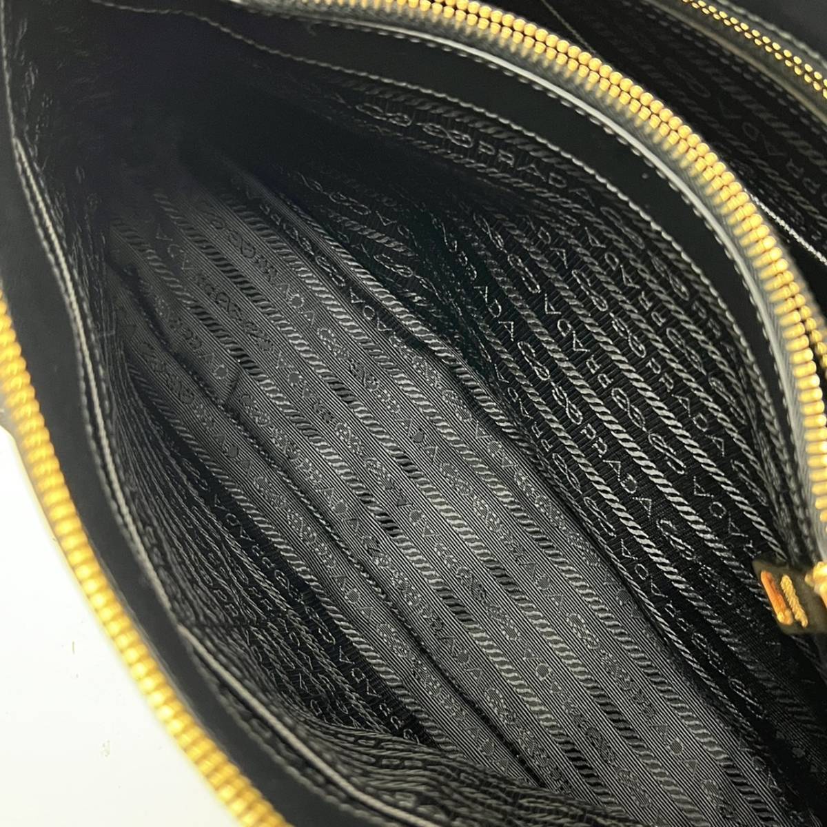 ☆美品☆ PRADA プラダ ハンドバッグ サフィアーノレザー エンボス オールレザー 黒 ブラック 三角タグ フォーマル 鑑定済み 正規品 サフィアーノレザー プラダ PRADA 国内発 関税込 トート