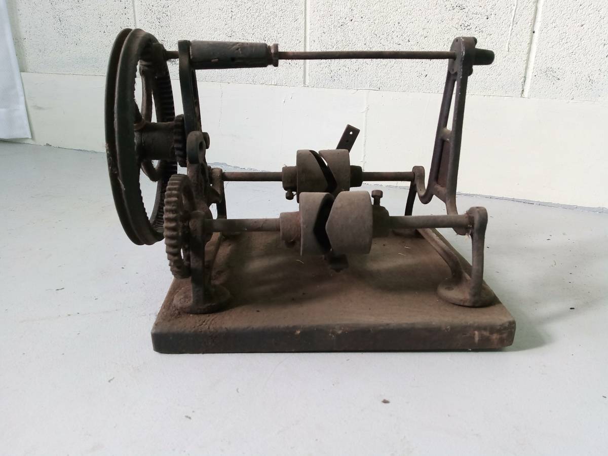 足ぶみ式 縄ない機（縄編み機）送料込みです 足ぶみ式