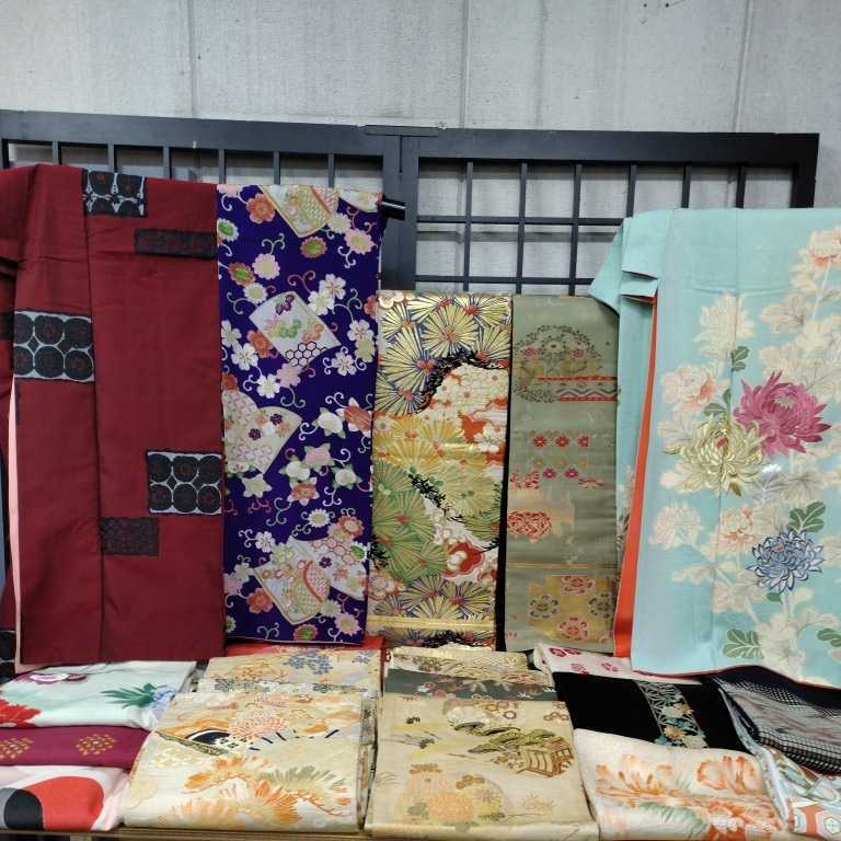 ケイ　No.65 アンティーク着物　アンティーク帯　21点まとめ売り　刺繍　金糸　金彩　紅絹　大処分　リメイク