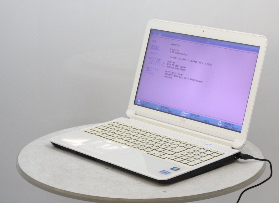 富士通 FMV LIFEBOOK AH77⁄E FMVA77EW [アーバンホワイト] 価格比較