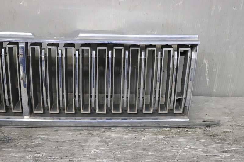 セドリック ワゴン SGL 中期(WY30 Y30) 純正 フロントグリル / 62310-V7500 p031019