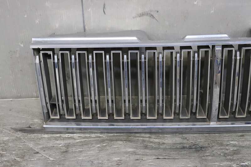 セドリック ワゴン SGL 中期(WY30 Y30) 純正 フロントグリル / 62310-V7500 p031019