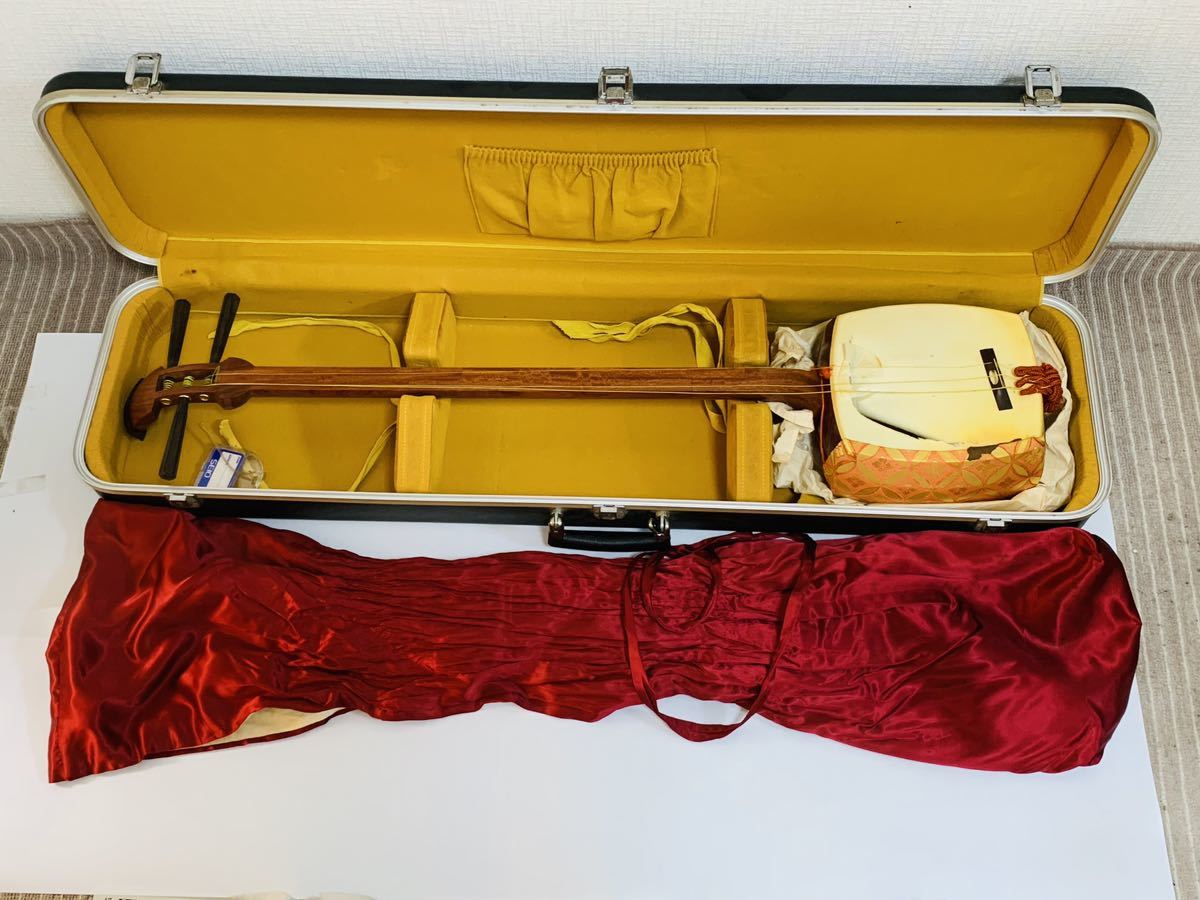 三味線　中棹　東さわり　紅木　1本溝　糸まき　素六　破れ有り　ハードケース付き 三味線中棹東さわり紅木1本溝糸まき素六破れ有りハードケース付き