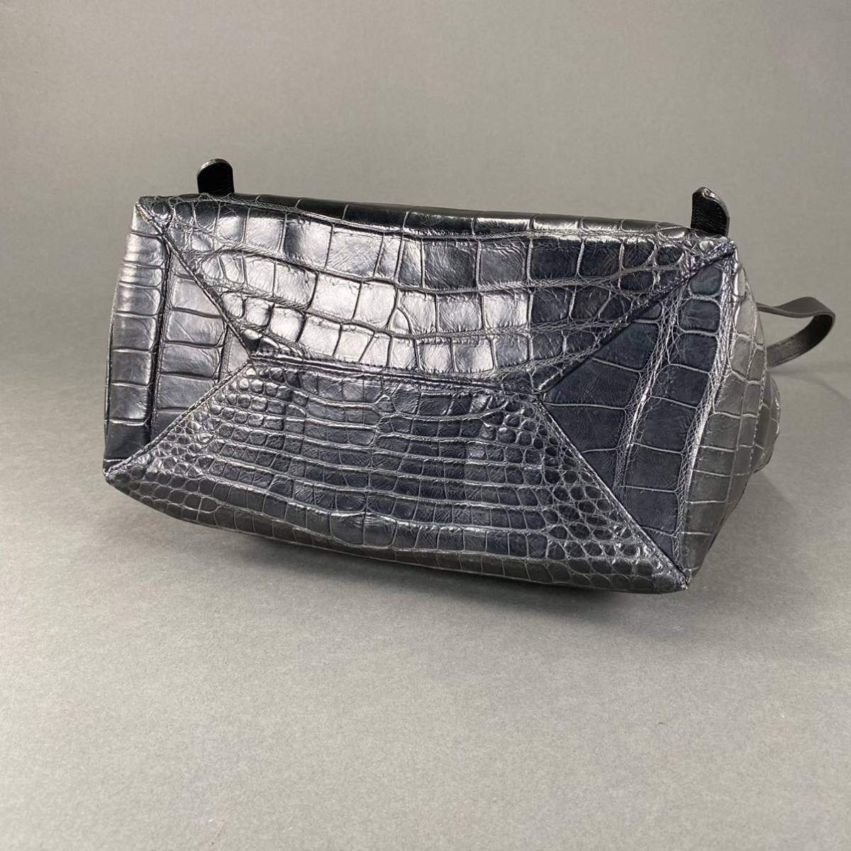 Ec8《美品》yoshie inaba ヨシエイナバ 最高級 本クロコダイルレザー  