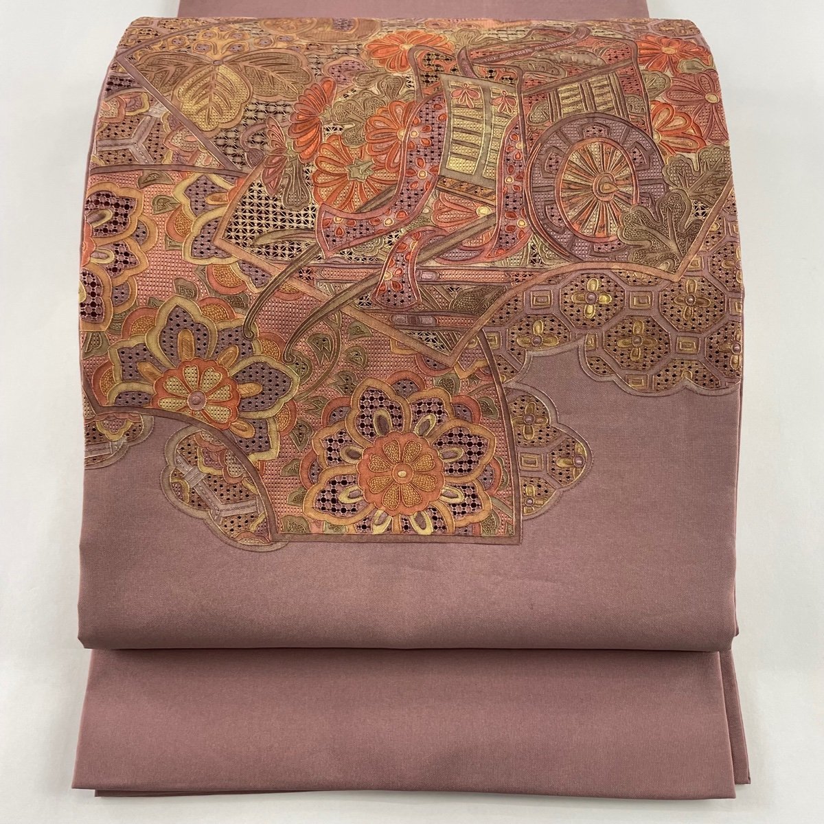 袋帯 美品 秀品 御所車 草花 刺繍 灰紫 お太鼓柄 正絹 【中古】