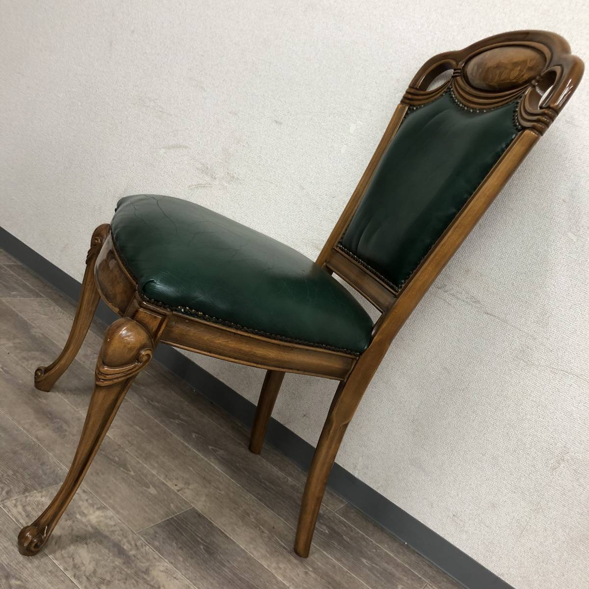 札幌発 ロココ調ハイバックチェア W56×D54×H102cm(SH46cm) グリーン 猫脚 象嵌 レトロ アンティーク 家具 椅子 1人掛け レザー 革 菊E③