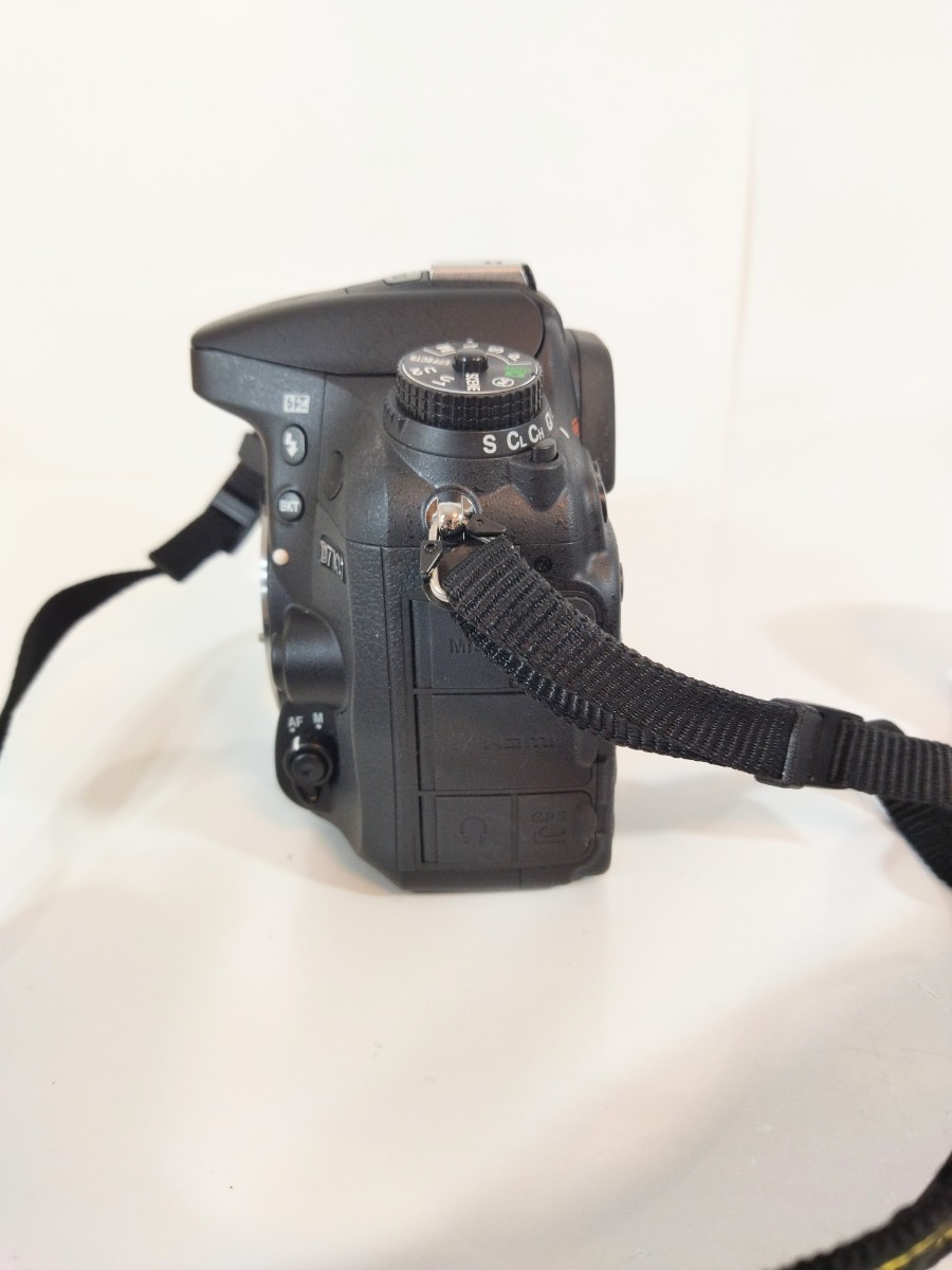 Nikon D7100 ニコン カメラ ボディ ストラップ付き 動作未確認品 