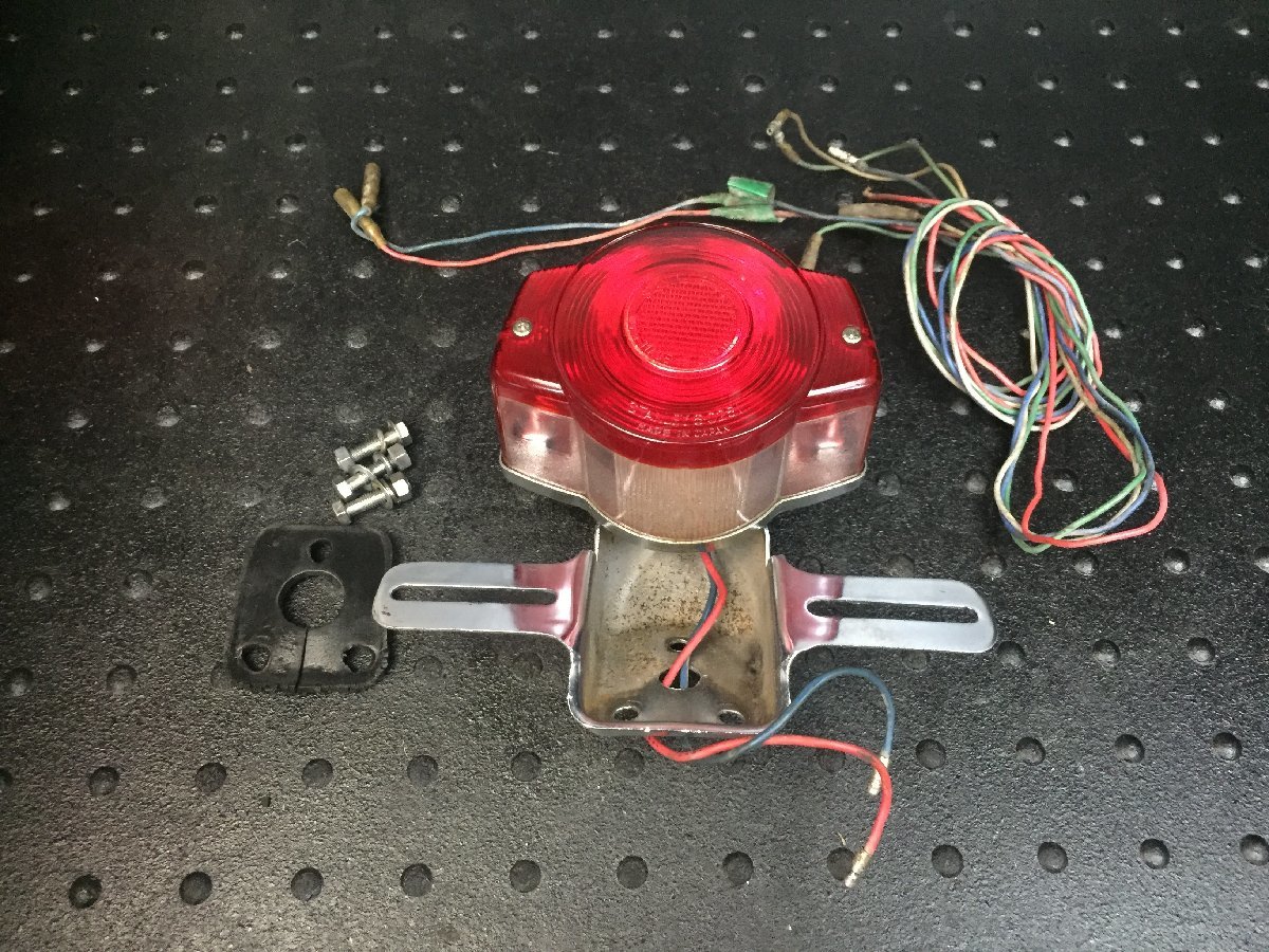 カワサキ W1S　純正テールランプ ブラケット 実動品♪　(検索 W1F W1SA ダブル 650RS W3 スペシャル 絶版 1968年 kawasaki 実動車両より♪