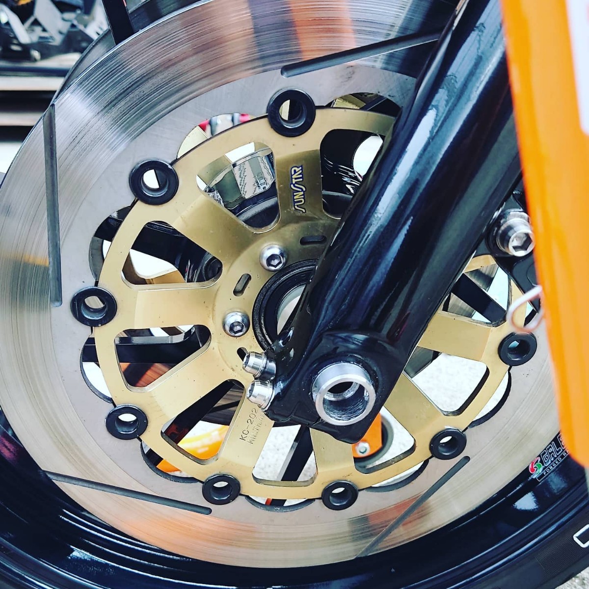 サンスター KC202 310パイ スリットタイプCB1300SF SC40 ブレーキ