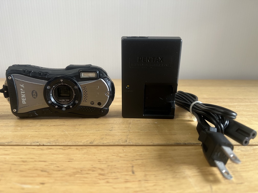 PENTAX防水 デジタルカメラ 赤 充電器・SDカード付き ◇PENTAX ペンタックス WG-10 防水 防塵 耐衝撃 デジタルカメラ 充電器