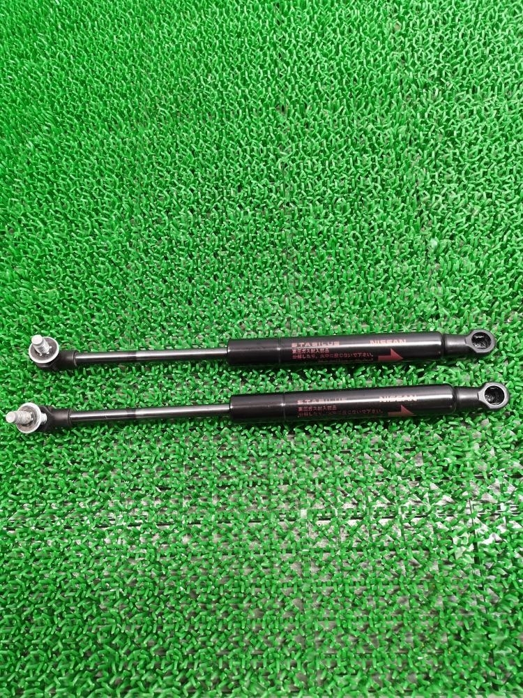 R35 後期【トランクダンパー 送料400可 84430 JF00A】H28 日産 NISSAN