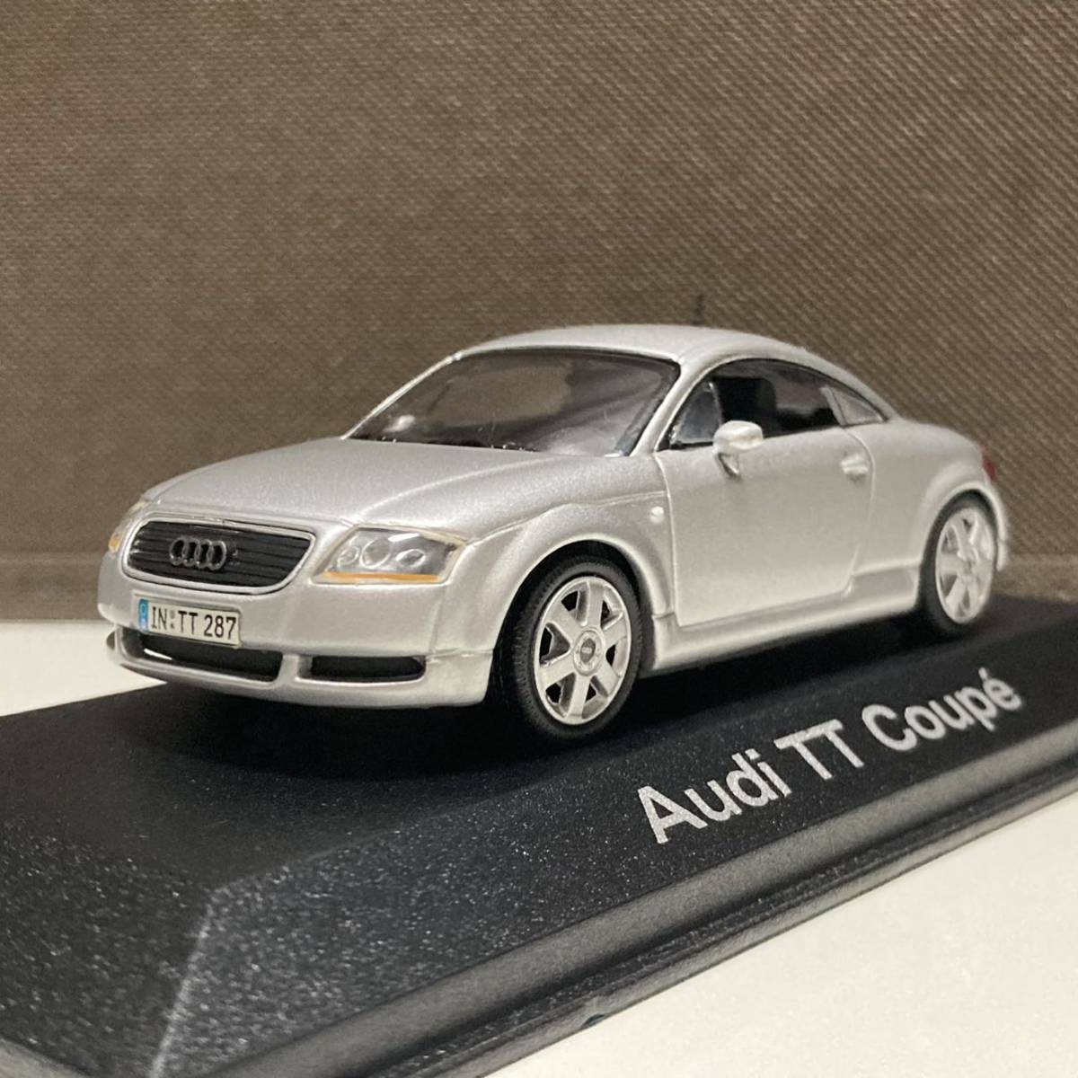 Audi TT Coupé ミニカー シルバー 【公式通販】