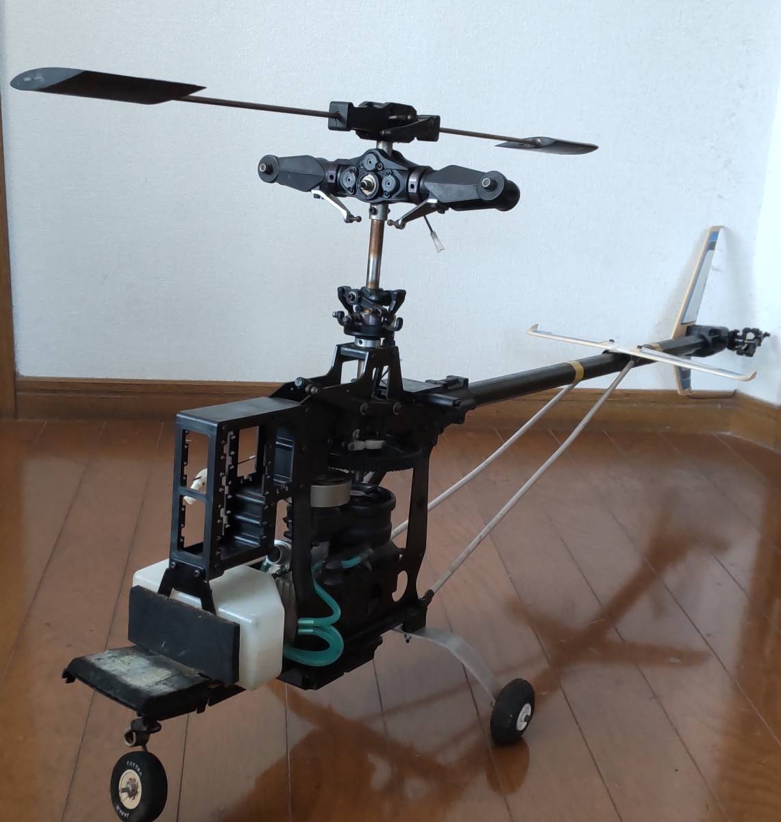 ヒロボー エンジンヘリコプター シャトルZX ジャンク品 ジャンクHIROBO/ヒロボー ラジコンヘリコプター シャトル-ZX