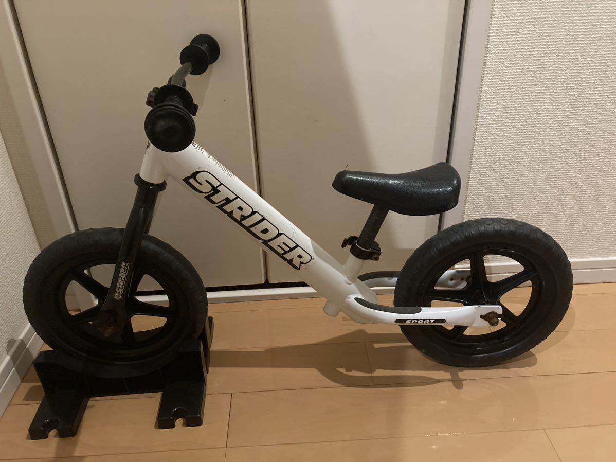 【ストライダー STRIDER 白　バランスバイク ランニングバイク レース　大会　公式　ストライダーカップ　エンジョイ
