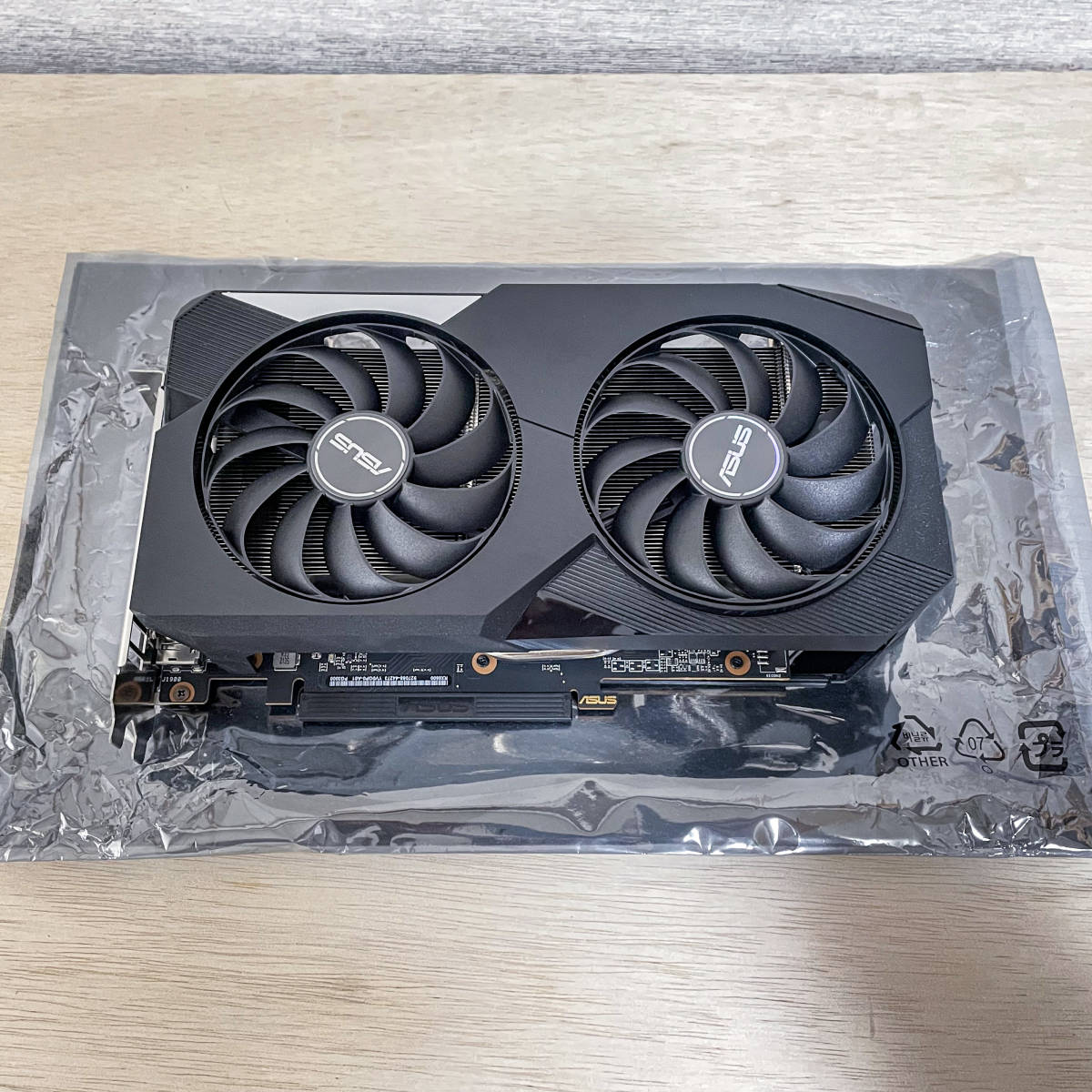 ASUS Dual Radeon RX 6600 8G グラフィックボード（グラボ）