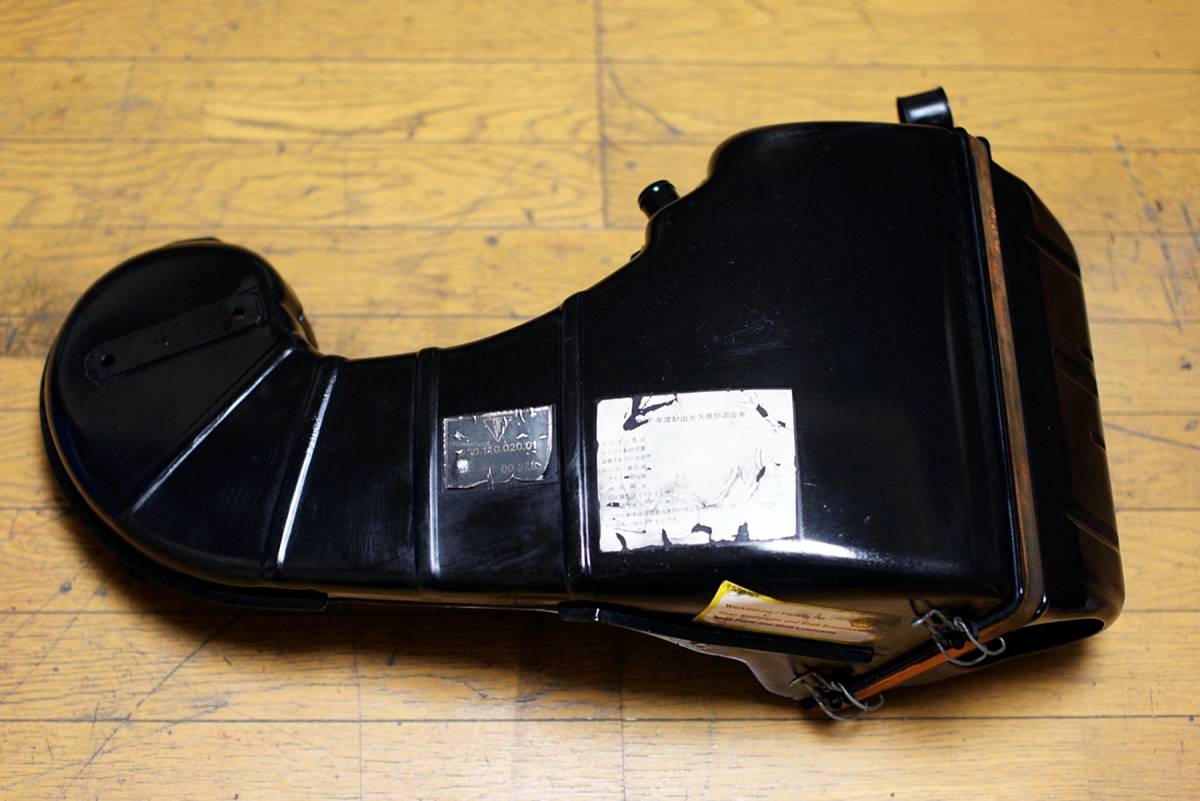 売切　ポルシェ　930ターボ　3.3　1978-1989　エアハウジングカバー　フィルターハウジング　93001002001