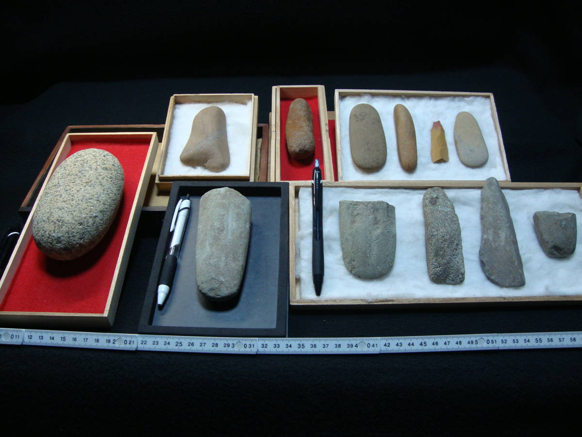 a-25）古代石斧（旧石器時代）