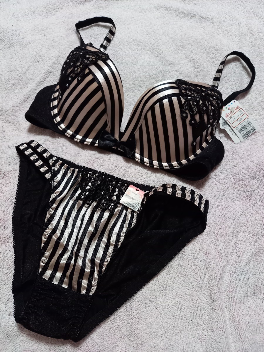 aimerfeelエメフィール　薄サテンピンク×黒×縦ストライプ×ブラショーツセット