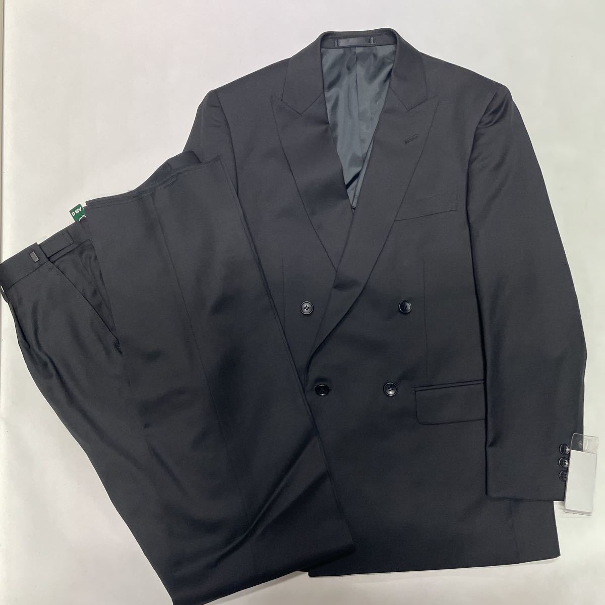 【新品！未使用！】★激安タグ付き★ブラックスーツ/礼服　サイズAB5 ブラック　黒/ノーベンツ　サラサラ生地　冠婚葬祭　アジャスター付き