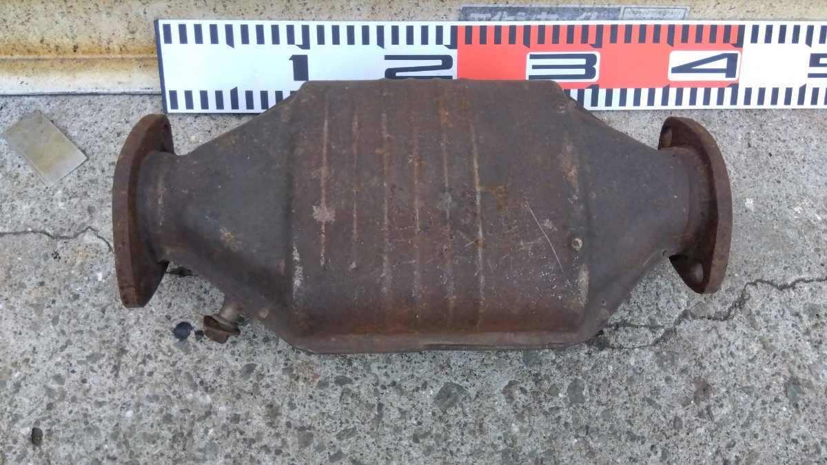 トヨタ　レビン　トレノ　AE86　触媒