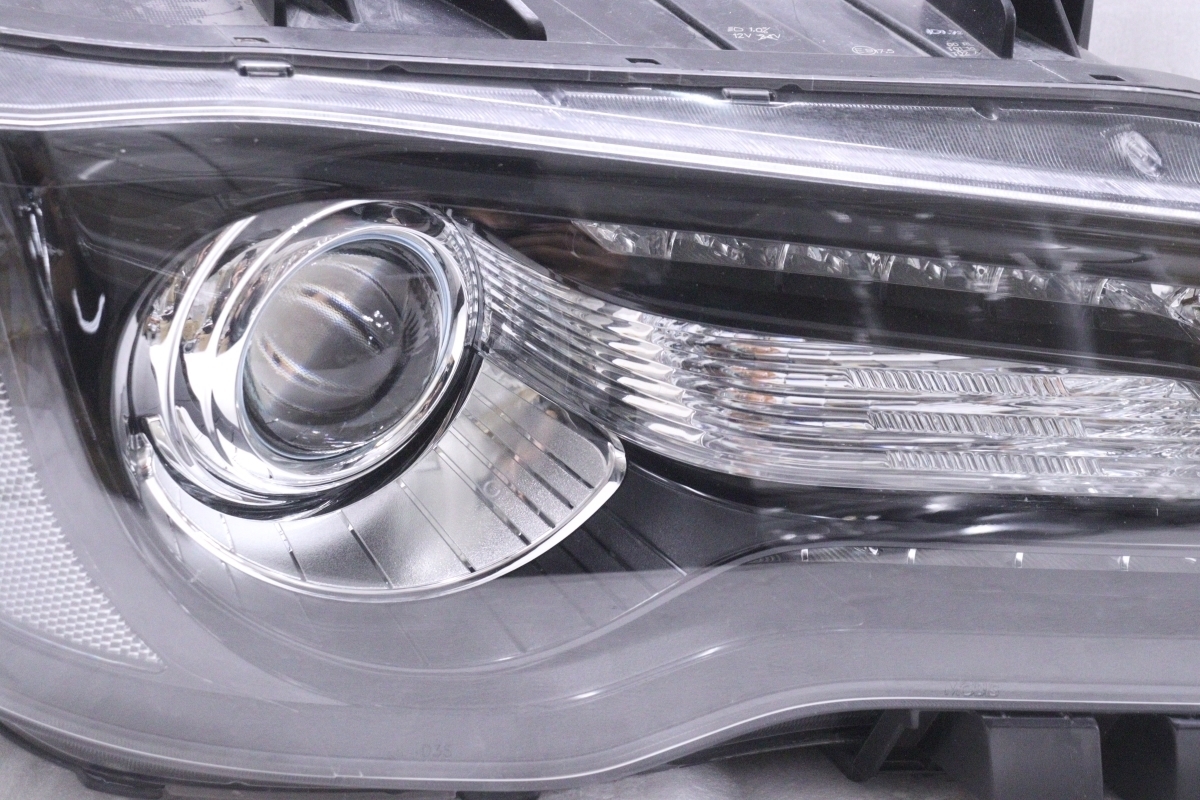 34-556☆美品☆後期 HID LX36 クライスラー300☆右ヘッドライト MOBIS 