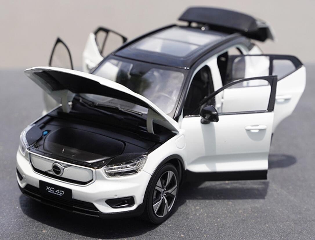 ▲超希少！Recharge！白！VOLVO特注品 1/18 ボルボ VOLVO XC40 新品