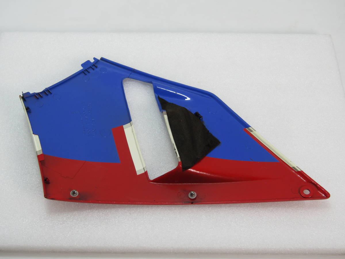 VFR400R(NC30) 純正カウル　左側 ○当時物⁄キレイ！ VFR400R (NC30) ホンダ純正品、サイドカウル⁄ミドル