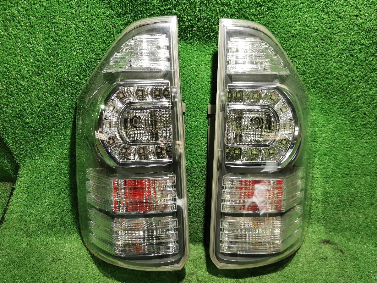 トヨタ ヴォクシー テールランプ ZRR70 ICHIKOH 左 後期 28－198(11
