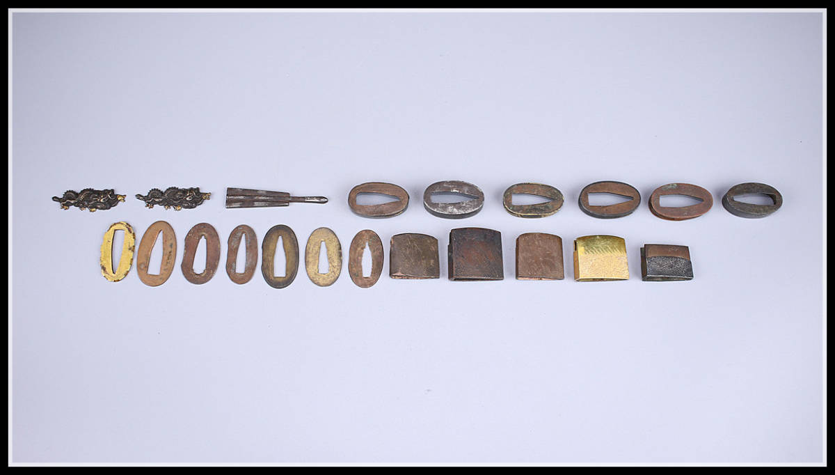 刀装具 縁 目貫 ハバキ 切羽セット 時代物 美】ZA052 時代 武具 刀装具 目貫 切羽 はばき 大量 一括出品☆ h 衛