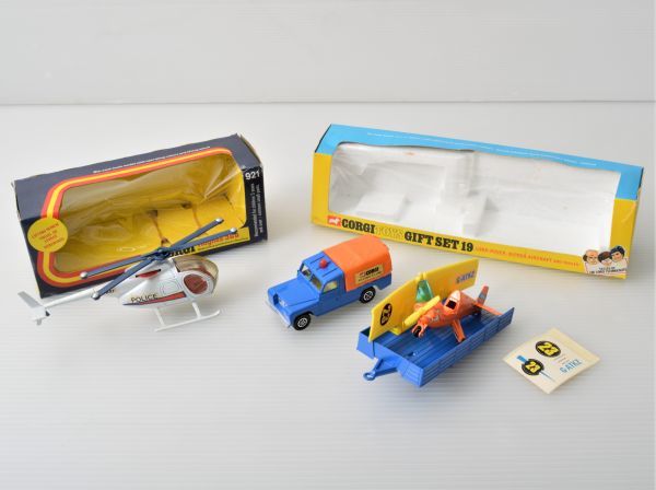 M614K43T//CORGI TOYS コーギー ミニカー 等セット / GIFT SET 19 FLYING CLUB，Hughes 369 ヘリコプター POLICE G-BBXF　※現状品