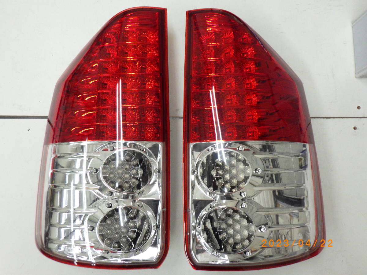 トヨタノア・トヨタヴォクシー ZRR70・ZRR75 LEDテールランプ VALENTI