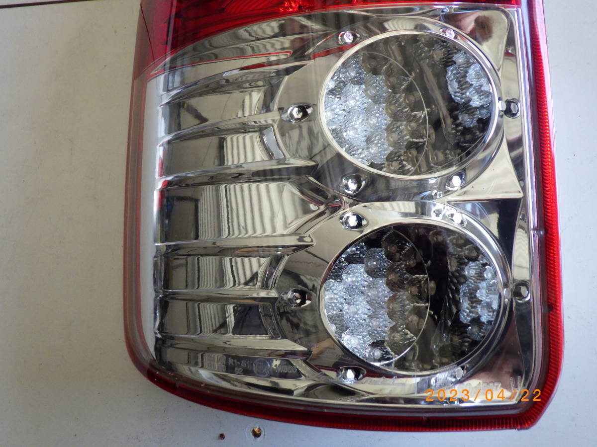 トヨタノア・トヨタヴォクシー ZRR70・ZRR75 LEDテールランプ VALENTI