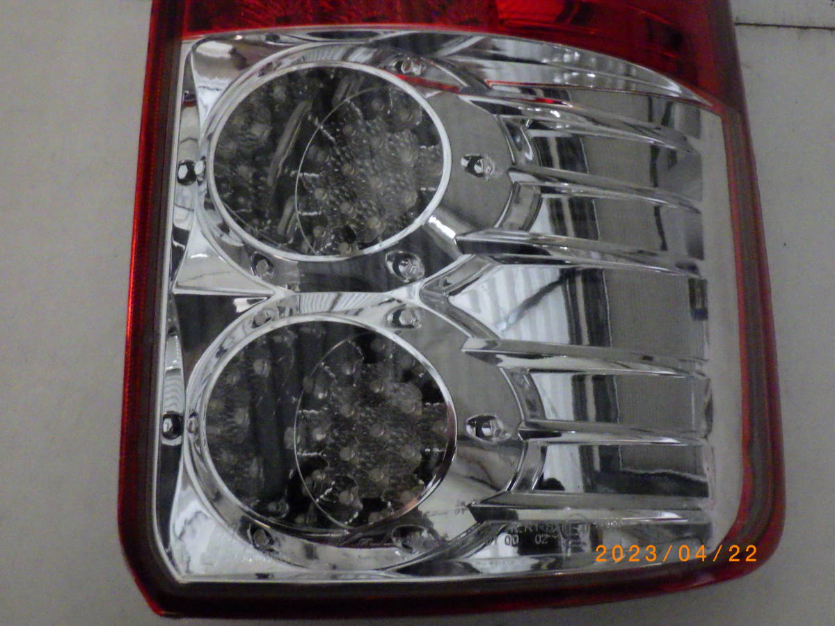 トヨタノア・トヨタヴォクシー ZRR70・ZRR75 LEDテールランプ VALENTI