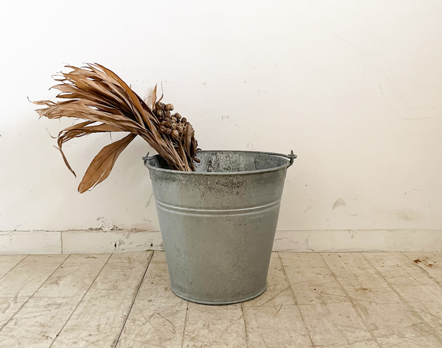 フランスアンティークブリキバケツS2アトリエカフェアパレルカフェインテリアショップコーディネート店舗内装建築住宅空間デザイン園芸造園