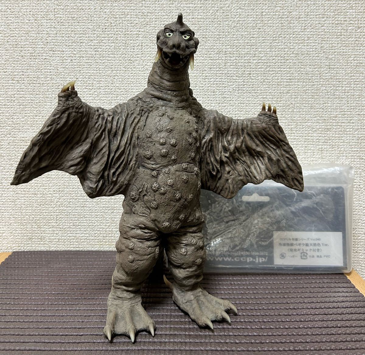 CCP 1/6 特撮シリーズ Vol.040 冷凍怪獣ペギラ 総天然色Ver. 発光