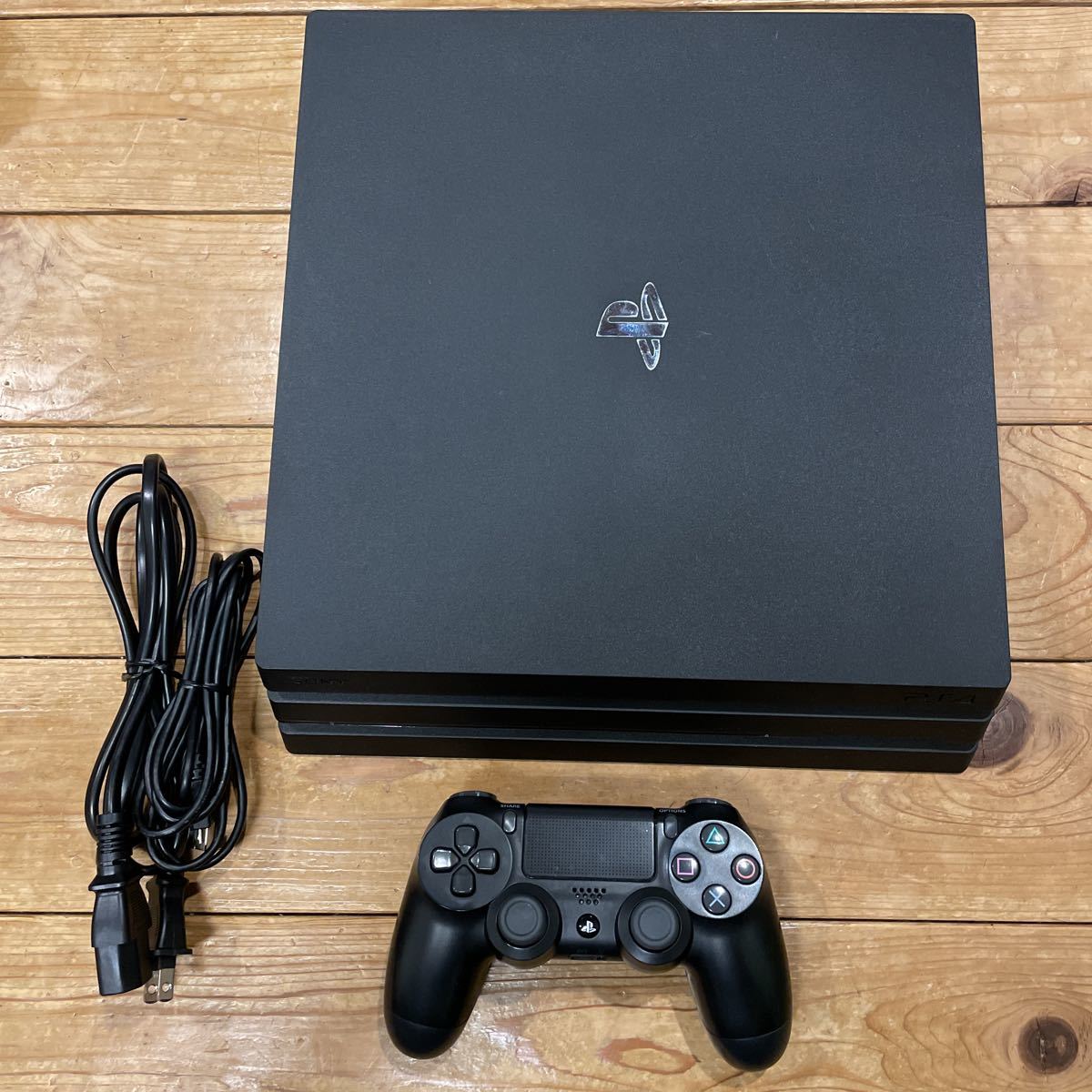 爆買い，安い PS4 pro CUH-7000B PlayStation4 プレステ4 ジェット ブラック(PS4本体)｜売買されたオークション情報、yahooの商品情報をアーカイブ公開 - オークファン PS4本体