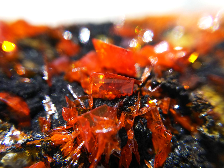 ウルフェナイト モリブデン鉛鉱 結晶 原石 標本 約324ct 中国