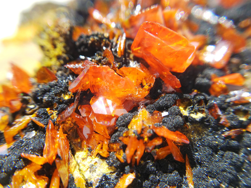 ウルフェナイト モリブデン鉛鉱 結晶 原石 標本 約324ct 中国